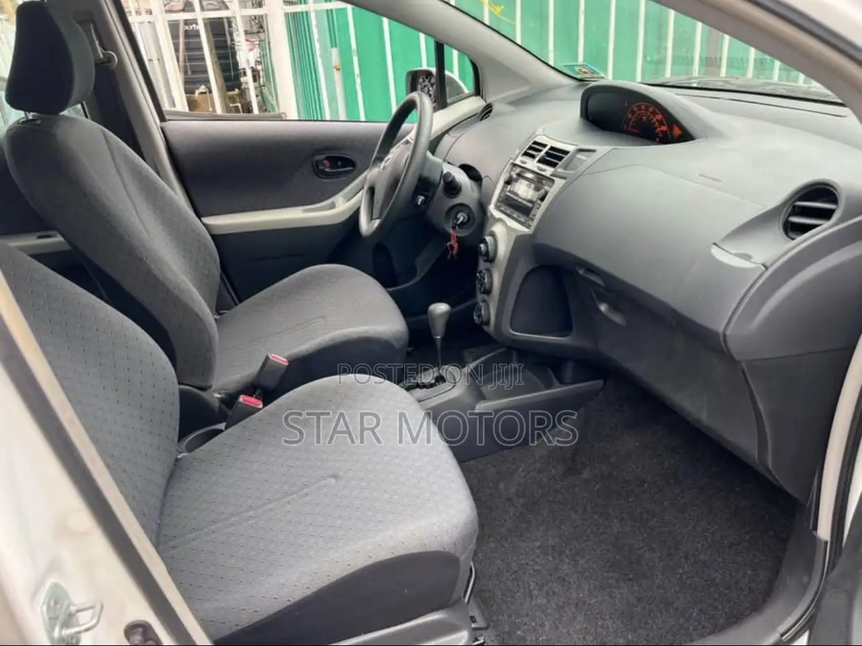 Toyota Yaris Base Hatchback 3dr 2011 White