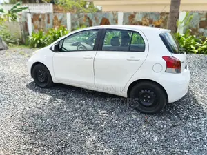 Toyota Yaris Base Hatchback 3dr 2011 White