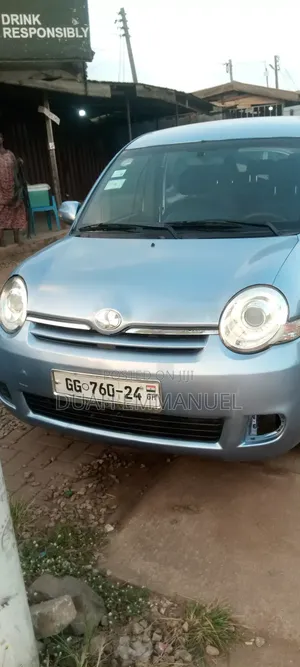 Toyota Sienta 1.5 AWD 2010 Blue