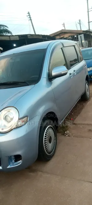 Toyota Sienta 1.5 AWD 2010 Blue