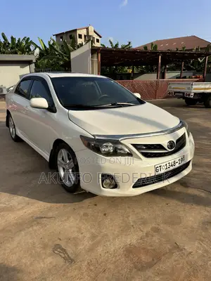 Toyota Corolla S Special Edition 4dr Sedan (1.8L 4cyl 4A) 2013 Pearl