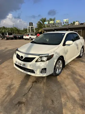 Toyota Corolla S Special Edition 4dr Sedan (1.8L 4cyl 4A) 2013 Pearl