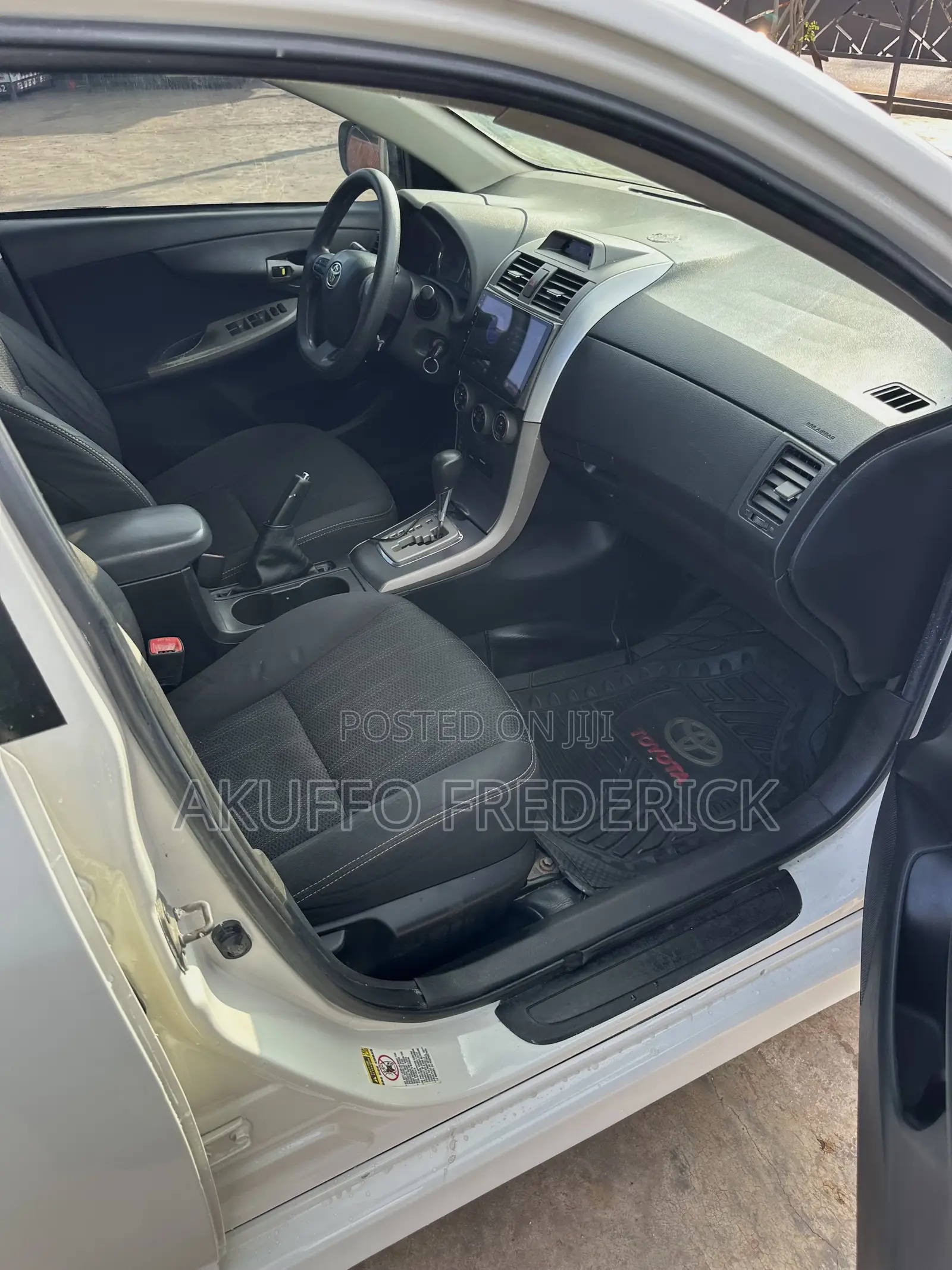 Toyota Corolla S Special Edition 4dr Sedan (1.8L 4cyl 4A) 2013 Pearl