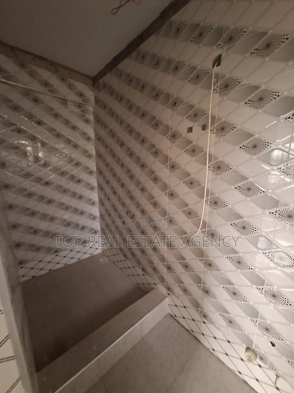 1bdrm Apartment in Madina Un, Zongo Junction for rent