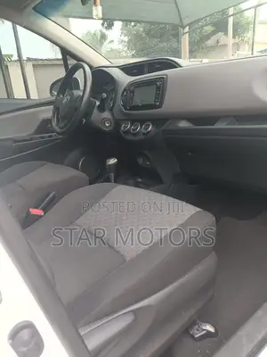 Toyota Yaris LE Hatchback 5dr 2015 White