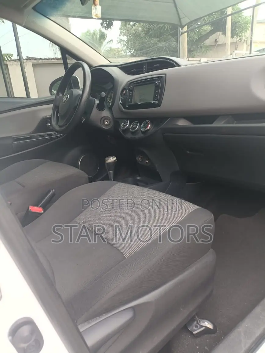 Toyota Yaris LE Hatchback 5dr 2015 White