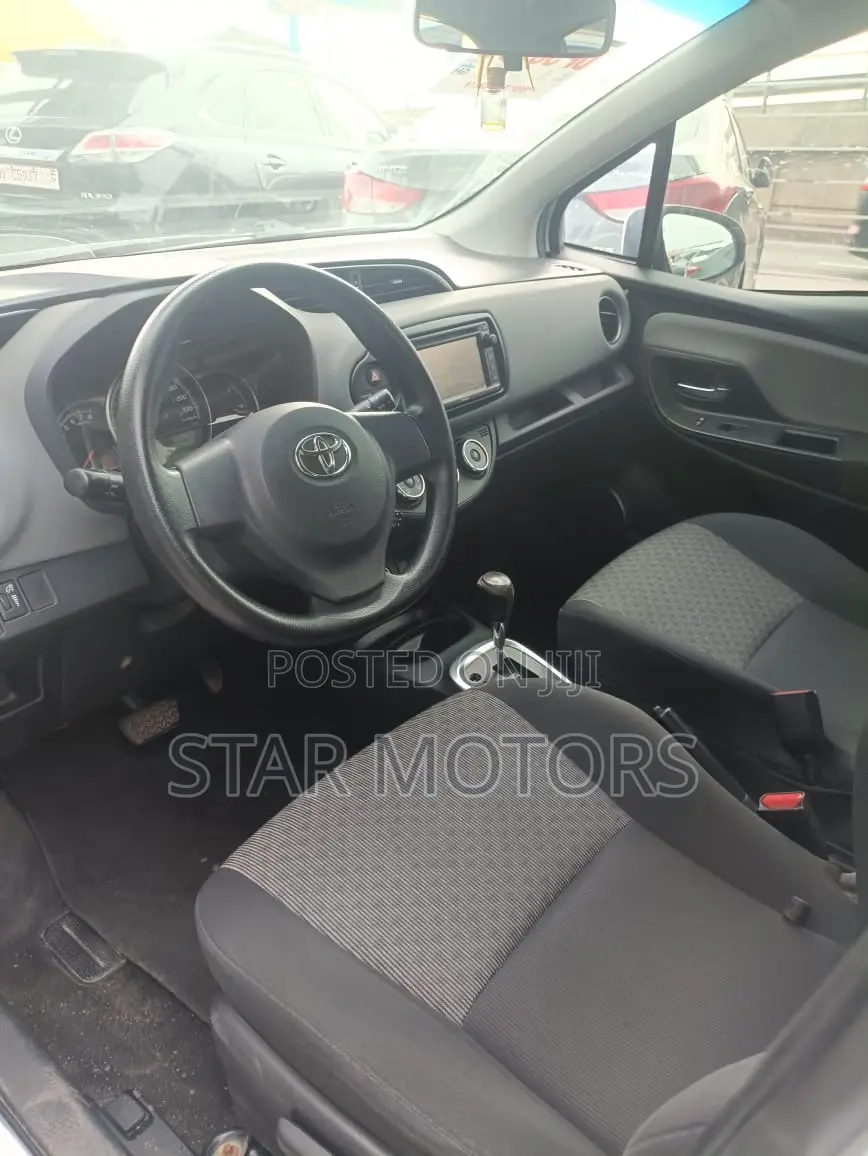 Toyota Yaris LE Hatchback 5dr 2015 White