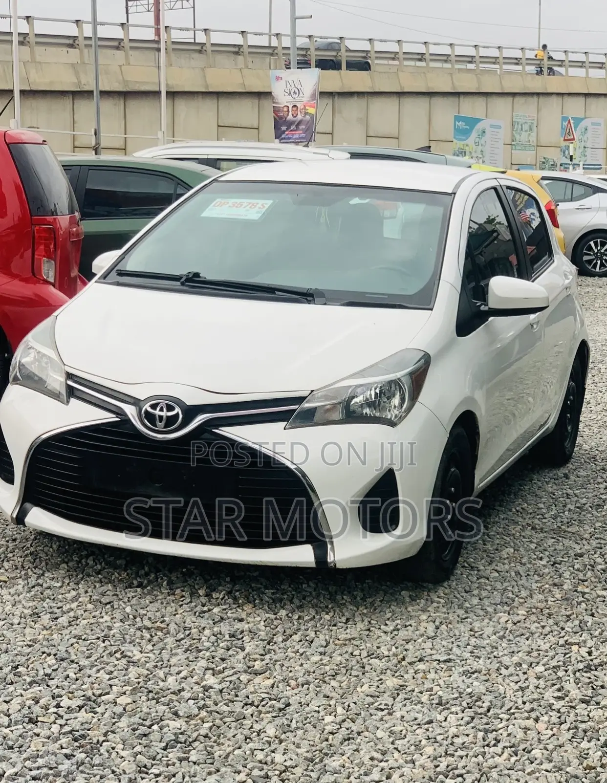 Toyota Yaris LE Hatchback 5dr 2015 White