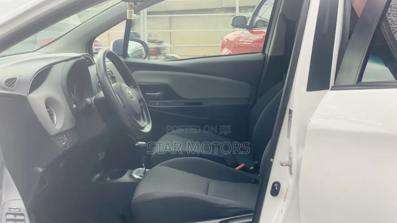 Toyota Yaris LE Hatchback 5dr 2015 White