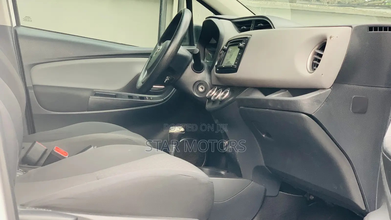 Toyota Yaris LE Hatchback 5dr 2015 White