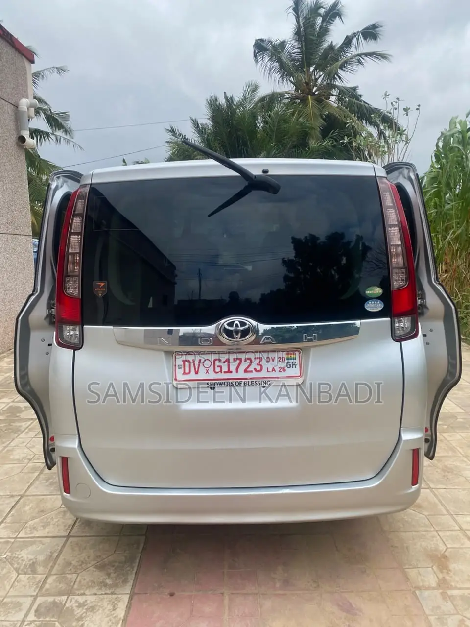 Toyota Voxy 2015 Silver