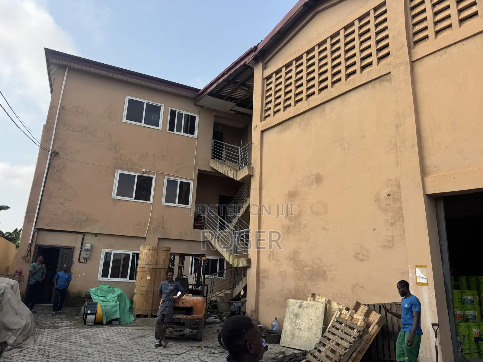 650 SQM With Office Complex for Rent in New Achimota
