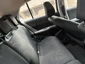 Toyota Yaris 2010 Gray