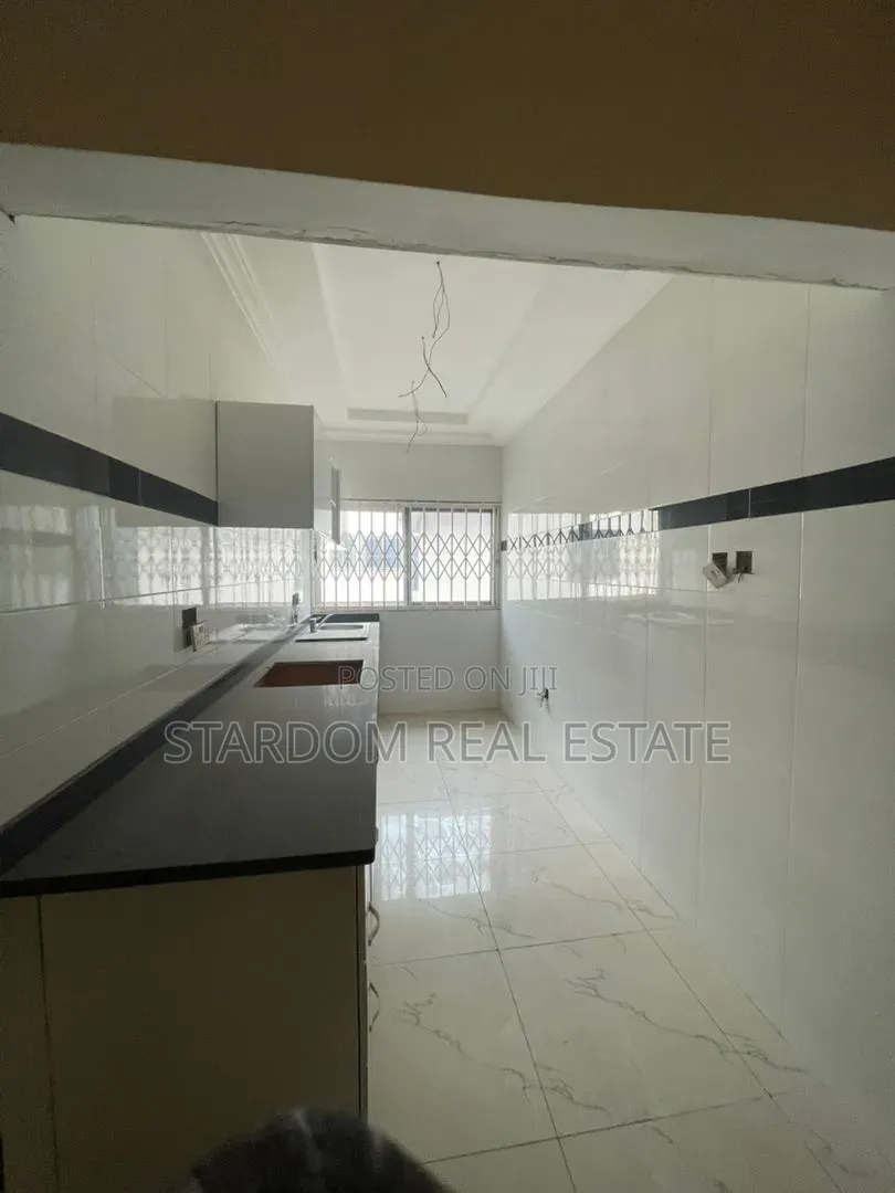 5bdrm Duplex in Adjiringanor, Ability for rent