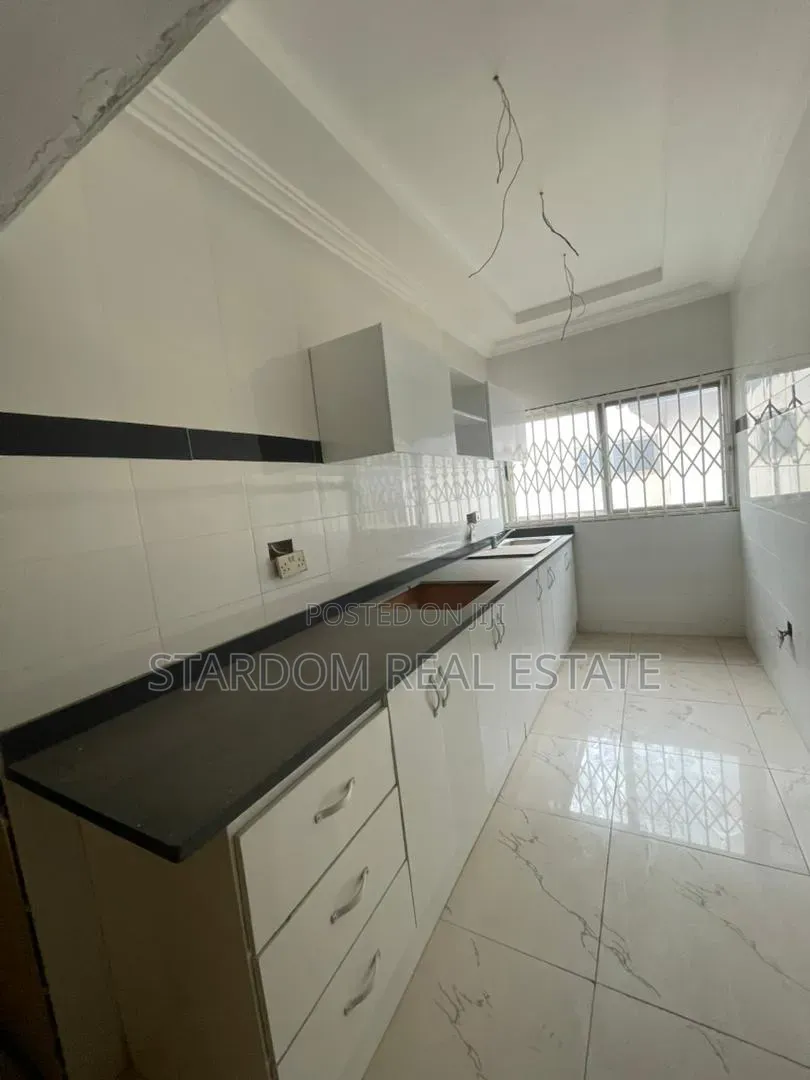 5bdrm Duplex in Adjiringanor, Ability for rent