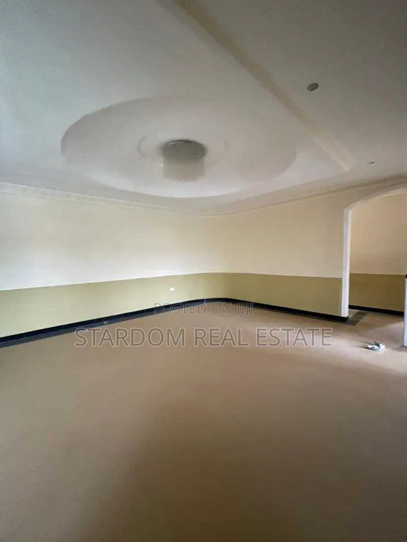 5bdrm Duplex in Adjiringanor, Ability for rent