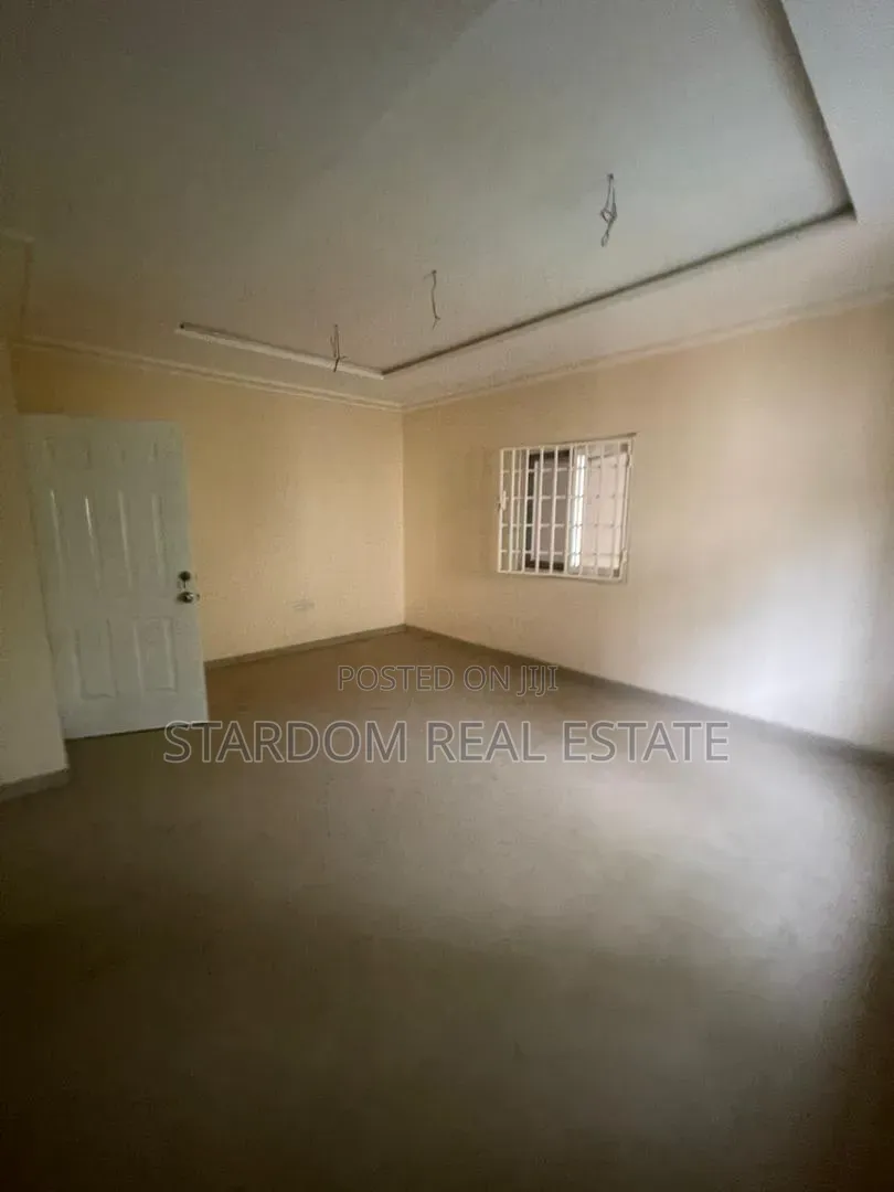 5bdrm Duplex in Adjiringanor, Ability for rent
