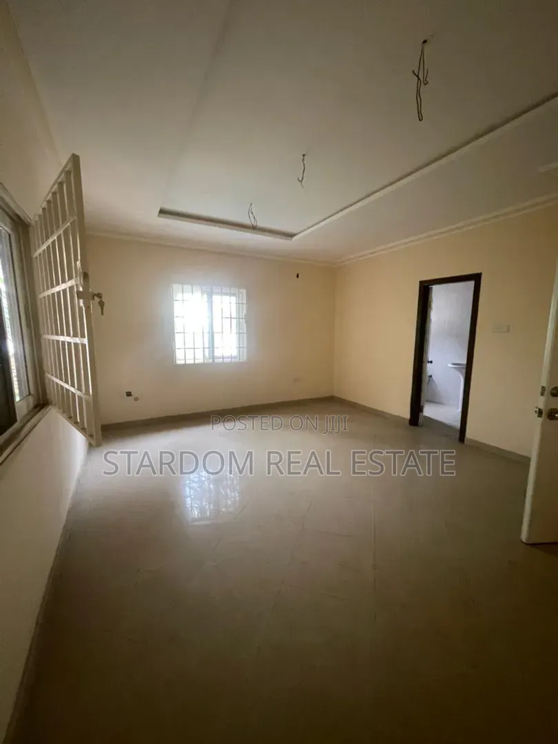 5bdrm Duplex in Adjiringanor, Ability for rent