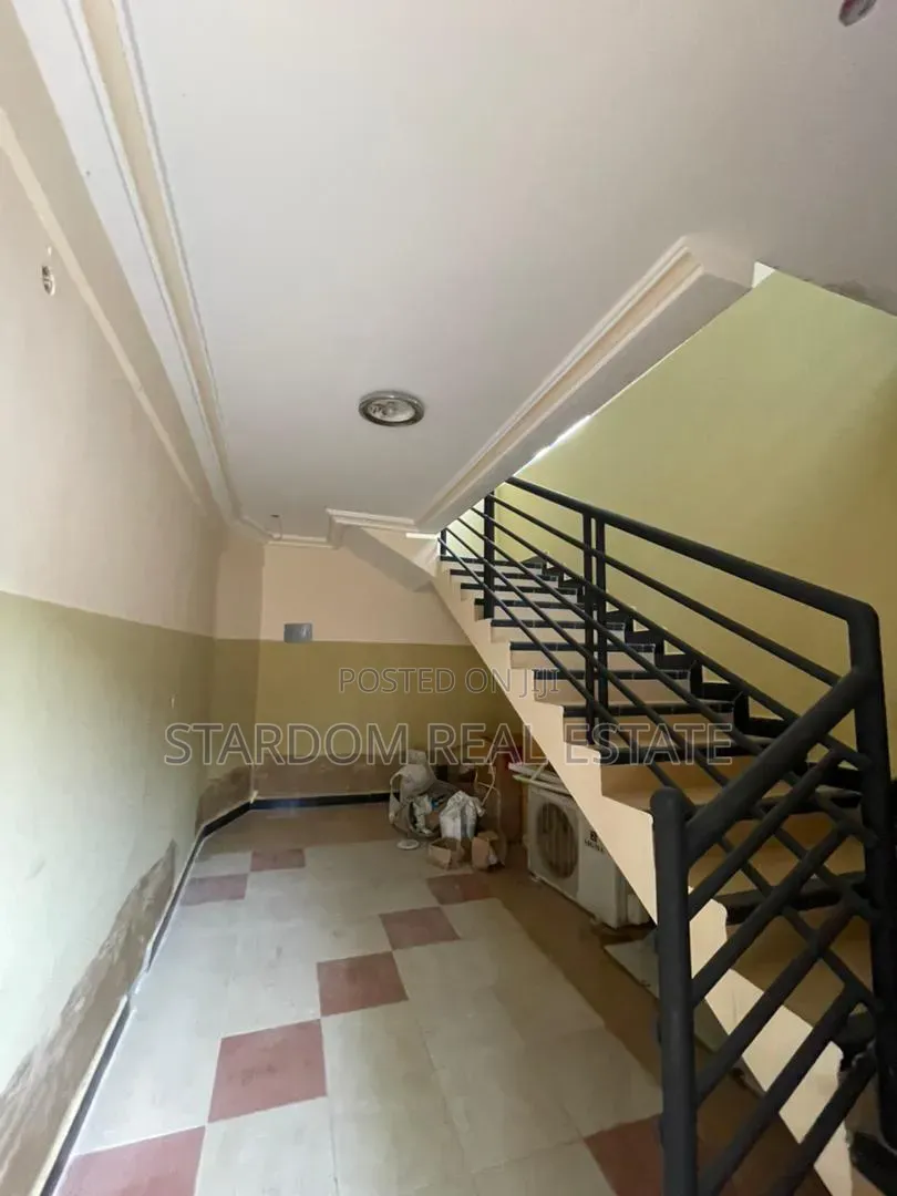 5bdrm Duplex in Adjiringanor, Ability for rent