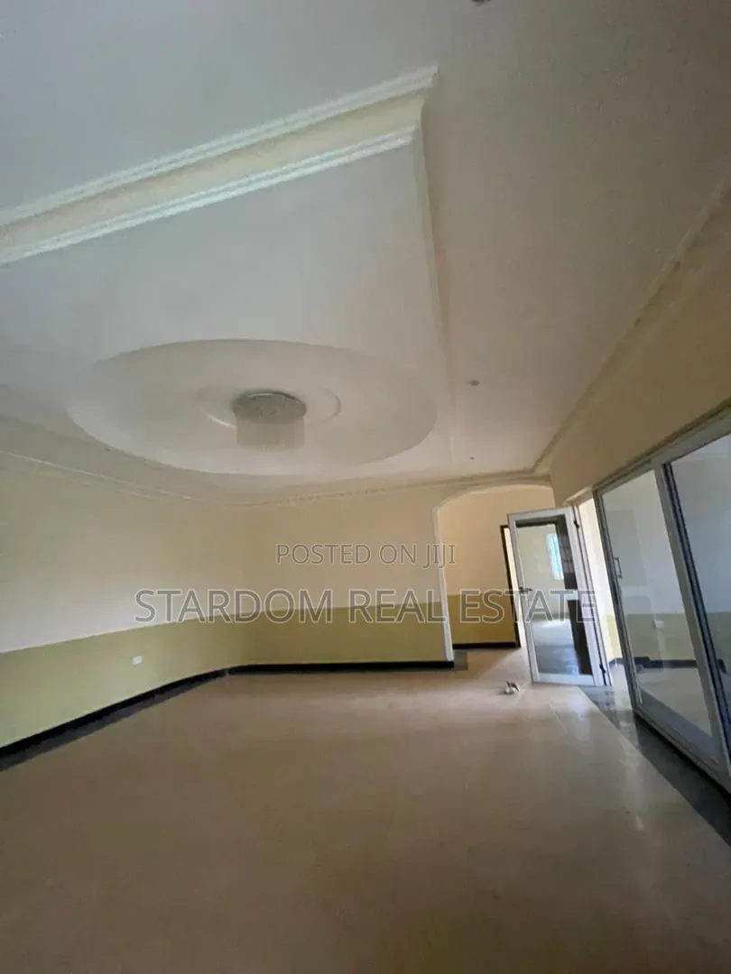 5bdrm Duplex in Adjiringanor, Ability for rent