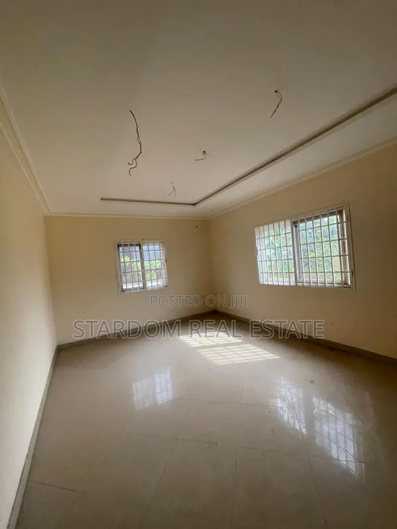 5bdrm Duplex in Adjiringanor, Ability for rent