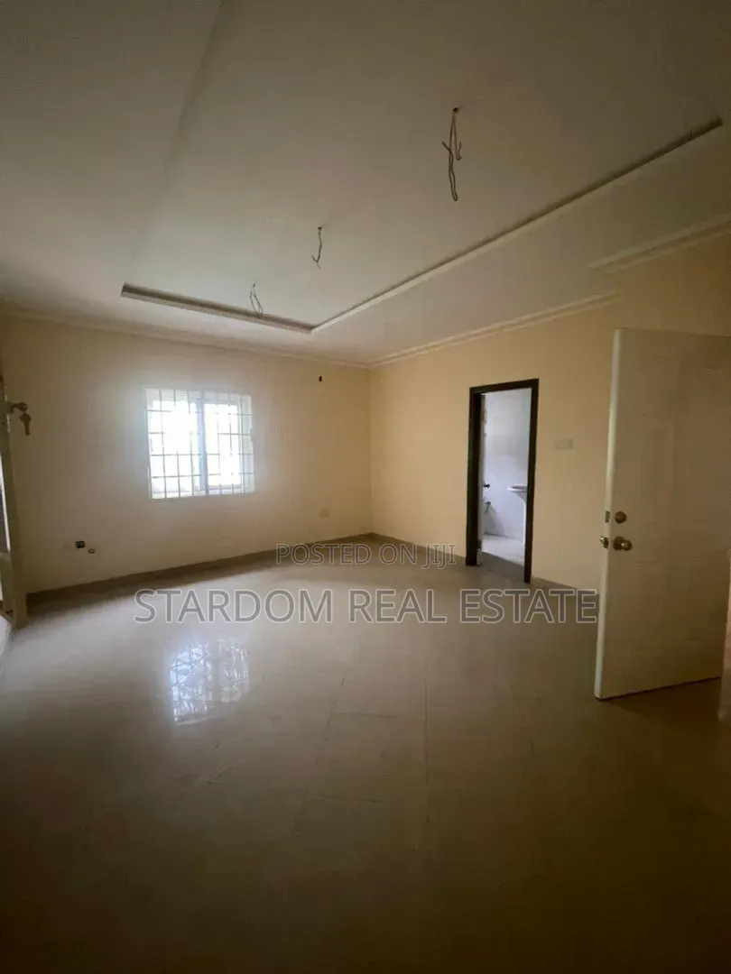5bdrm Duplex in Adjiringanor, Ability for rent