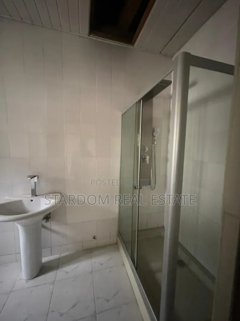 5bdrm Duplex in Adjiringanor, Ability for rent
