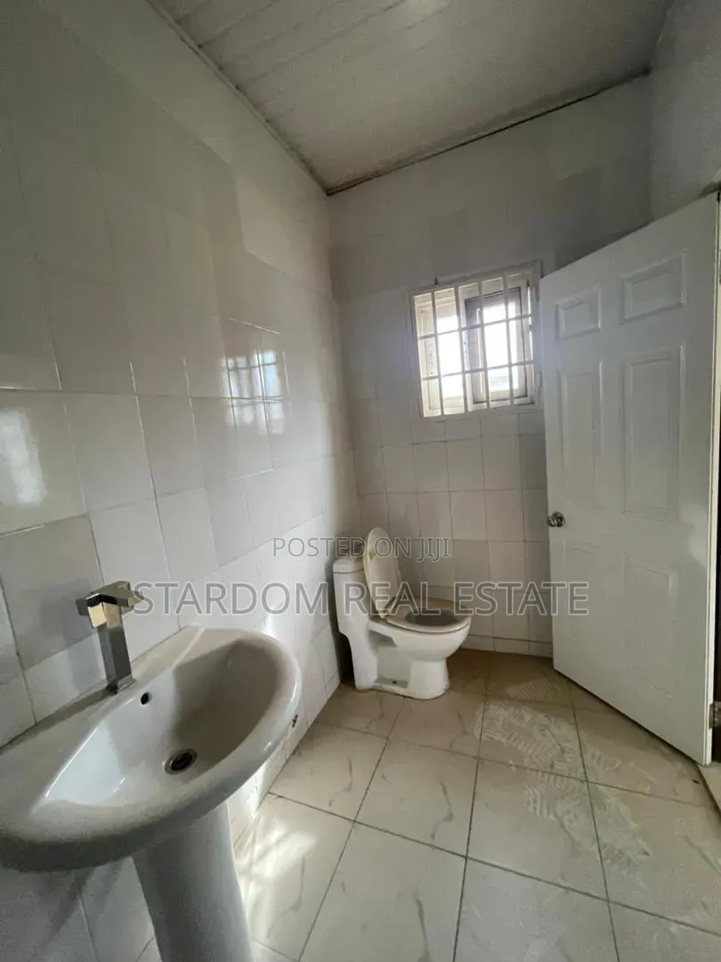 5bdrm Duplex in Adjiringanor, Ability for rent