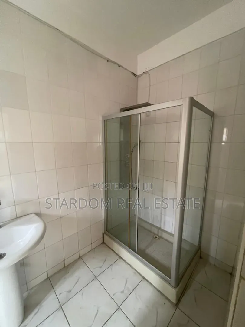 5bdrm Duplex in Adjiringanor, Ability for rent