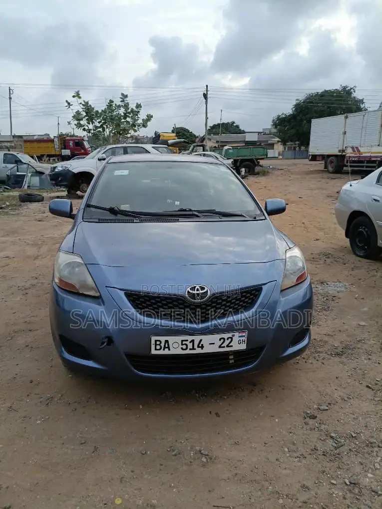 Toyota Yaris Base Sedan 4dr 2010 Blue