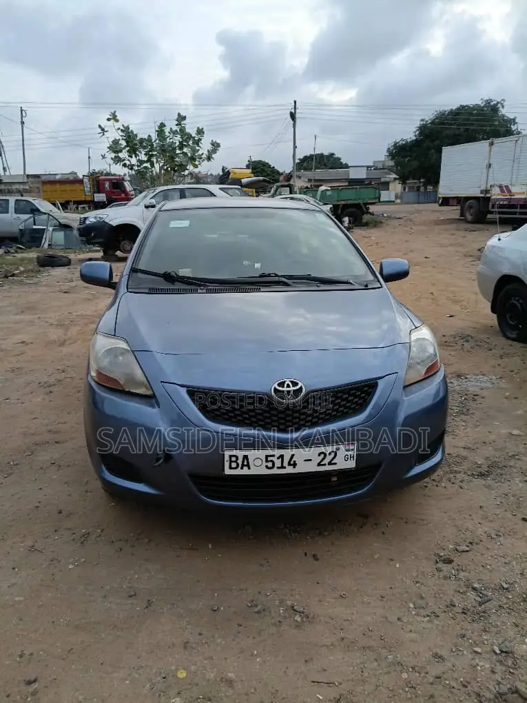Toyota Yaris Base Sedan 4dr 2010 Blue
