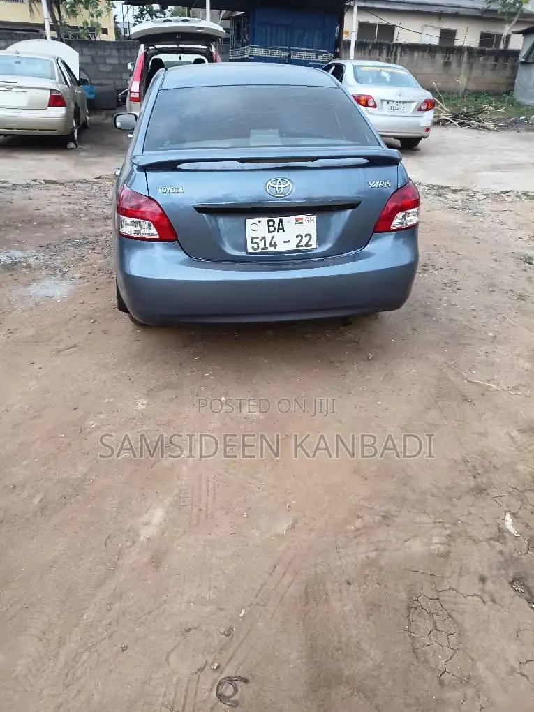 Toyota Yaris Base Sedan 4dr 2010 Blue