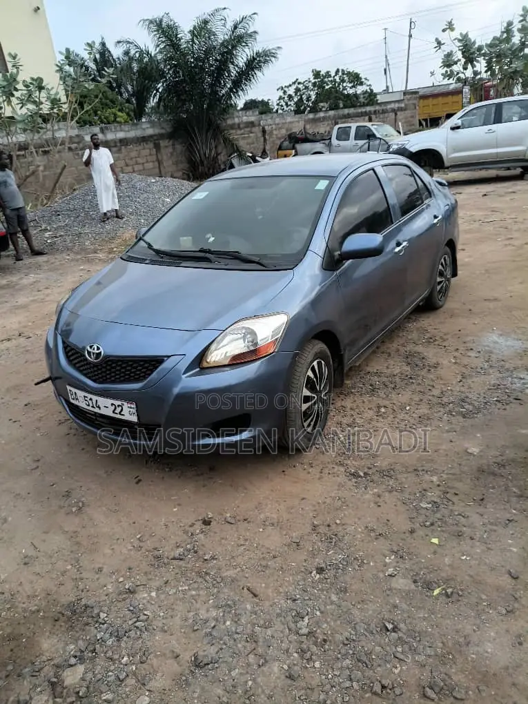 Toyota Yaris Base Sedan 4dr 2010 Blue