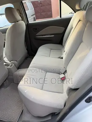 Toyota Belta 2010 Silver