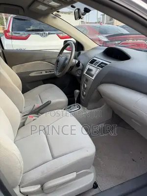 Toyota Belta 2010 Silver