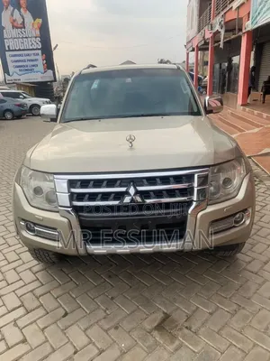 Mitsubishi Pajero 2018 Beige