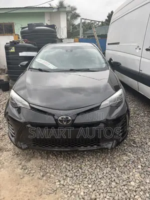 Toyota Corolla SE (1.8L 4cyl 2A) 2018 White