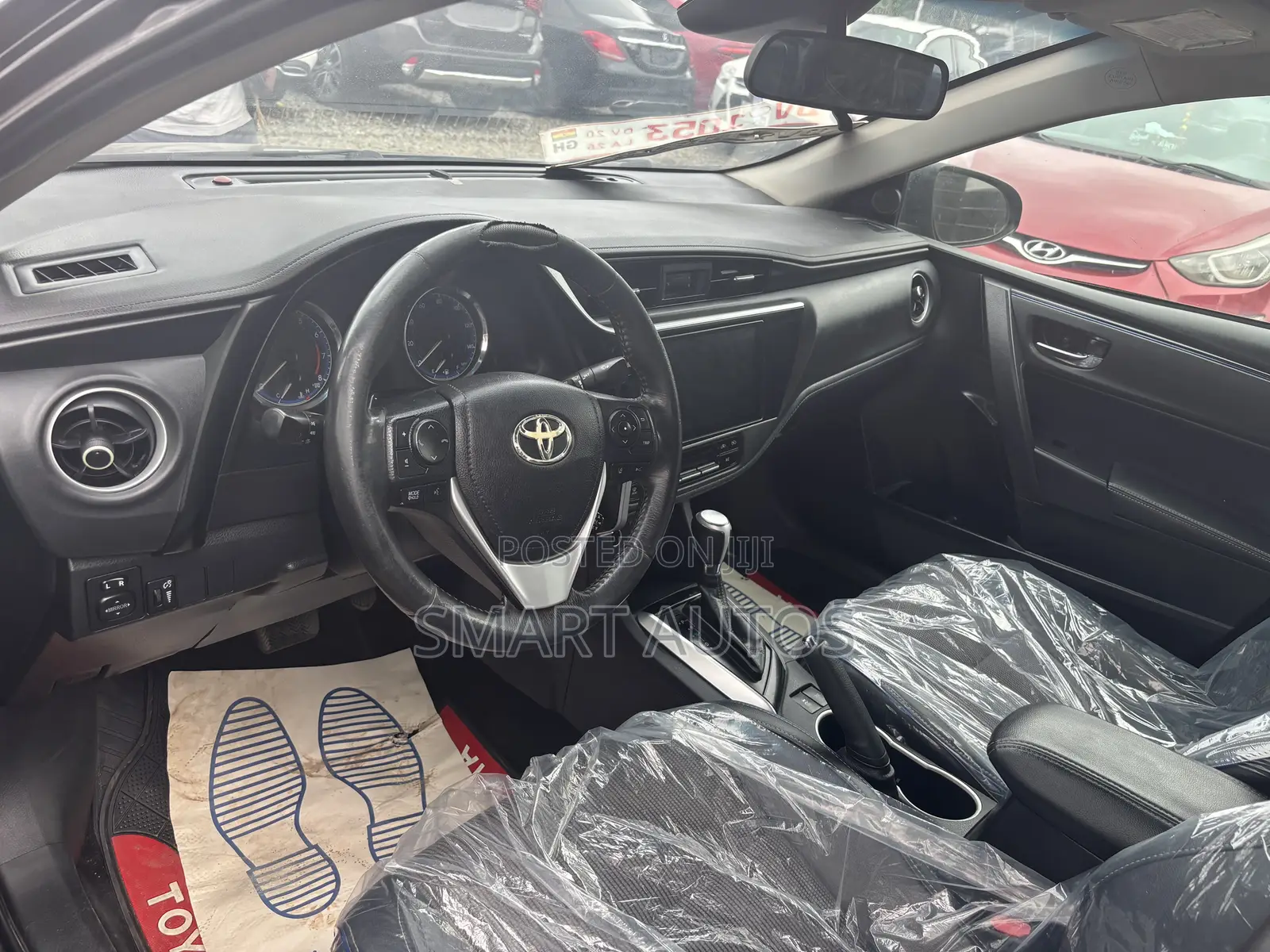 Toyota Corolla SE (1.8L 4cyl 2A) 2018 White