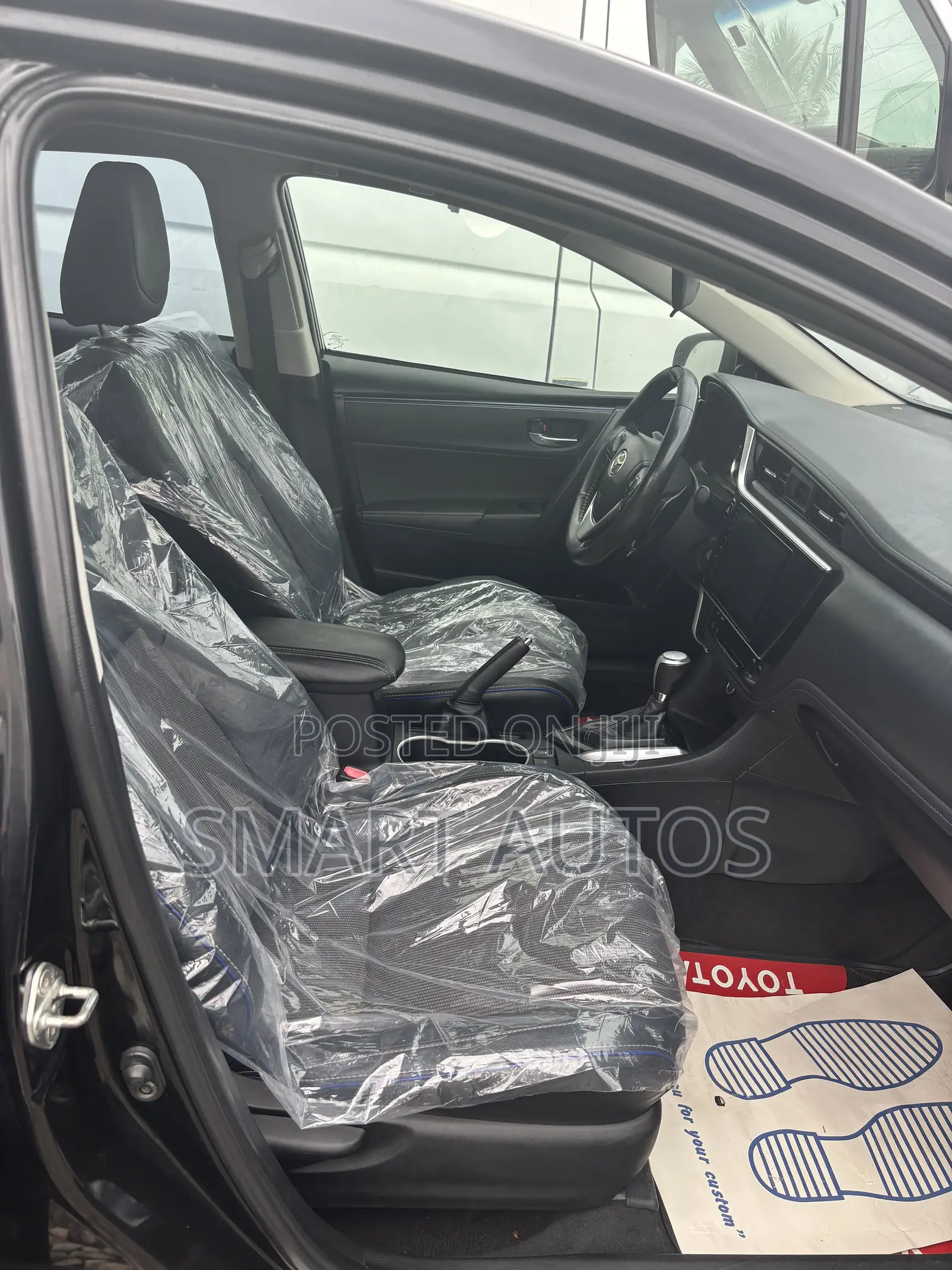 Toyota Corolla SE (1.8L 4cyl 2A) 2018 White