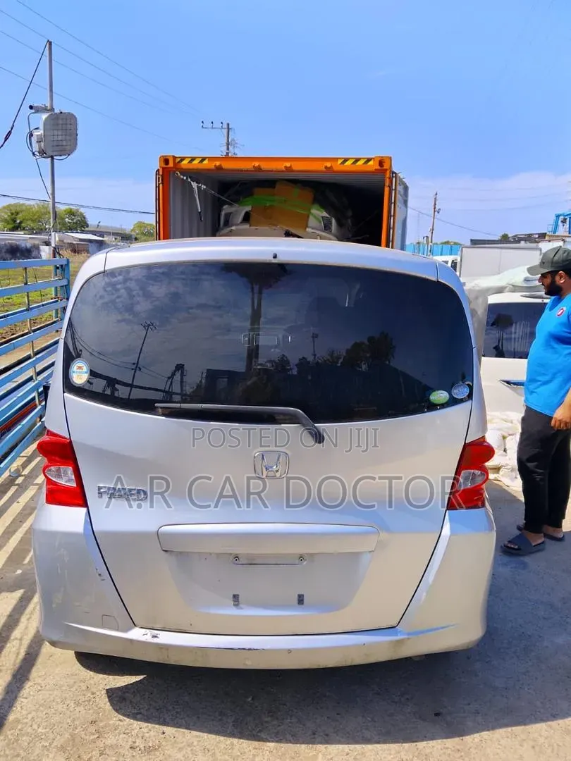 Honda Freed 2013 Silver