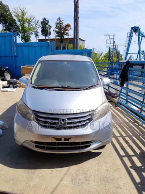 Honda Freed 2013 Silver