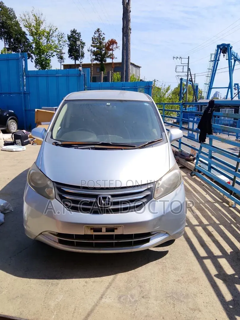 Honda Freed 2013 Silver