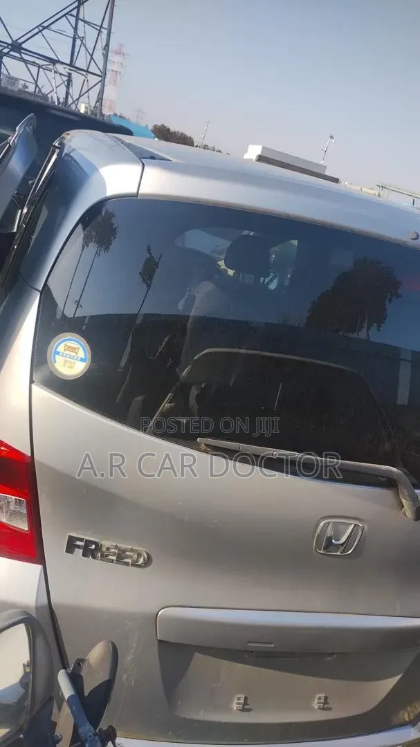 Honda Freed 2013 Silver