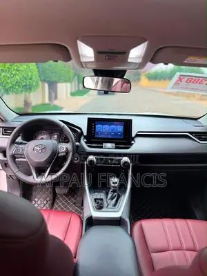 Toyota RAV4 XLE 2021 White
