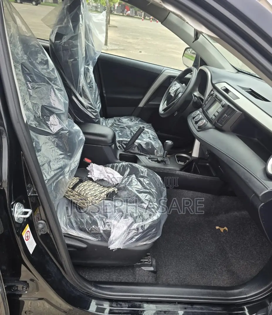 Toyota RAV4 LE AWD (2.5L 4cyl 6A) 2017
