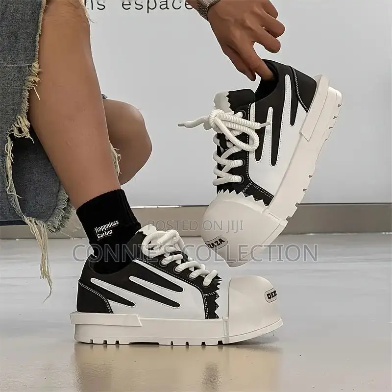 Qeezaza Sneakers