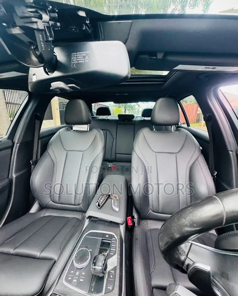 BMW 330i 2021 Blue