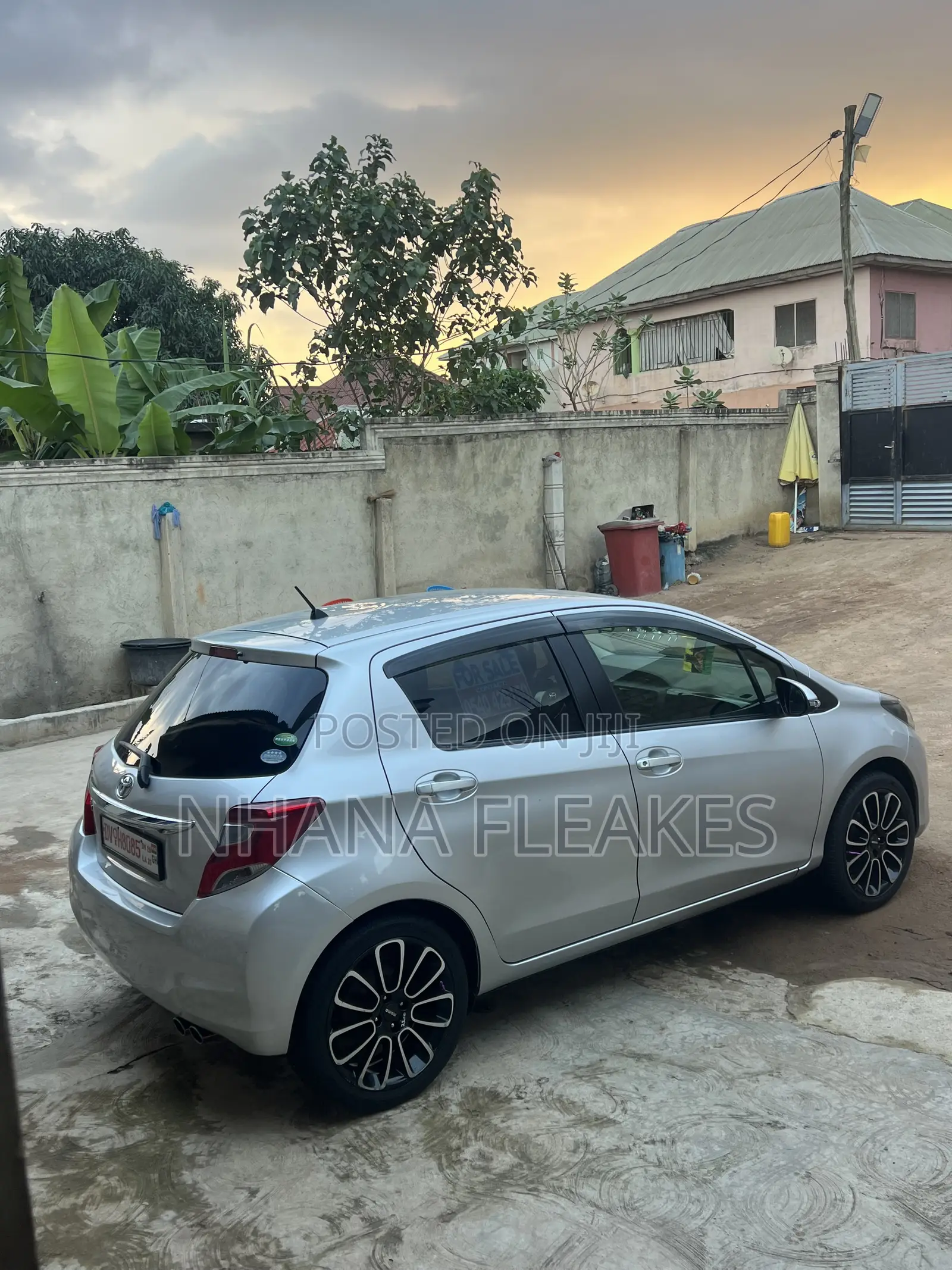 Toyota Vitz 1.0 FWD 5dr 2015 Silver