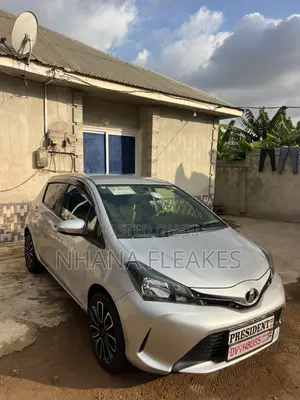 Toyota Vitz 1.0 FWD 5dr 2015 Silver