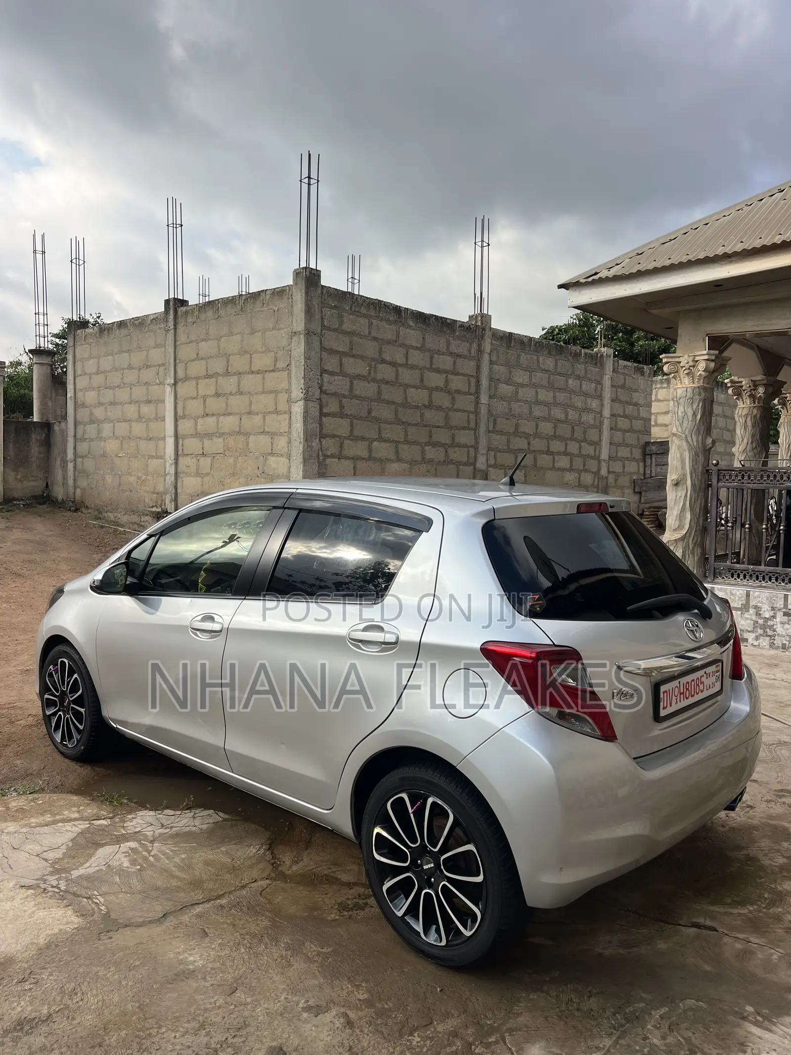 Toyota Vitz 1.0 FWD 5dr 2015 Silver